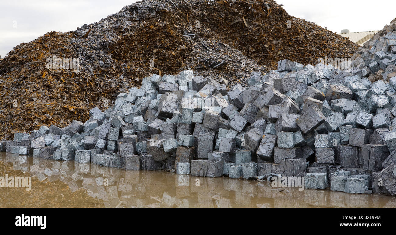 Schrotthändler Metall   Schrott und geborgen Metall für Recycling  -Metallen und Materialien und Ausrüstung, Liverpool, Merseyside, UK Stockfoto