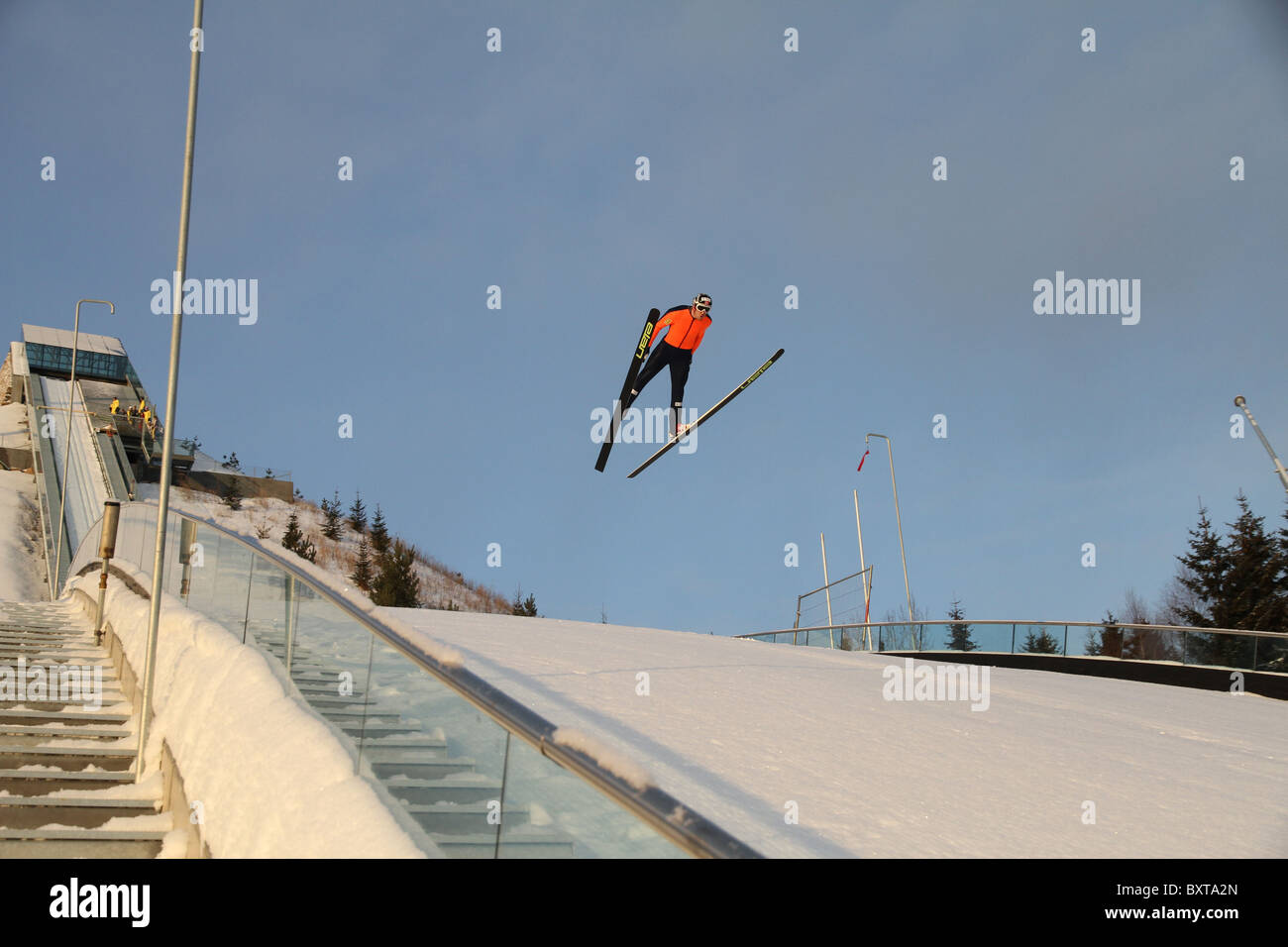 Skispringen, Nordische Kombination und spezielle Skispringer in Midtstubakken Ausbildung, springen Hügel, Oslo, Norwegen, 2010 Stockfoto