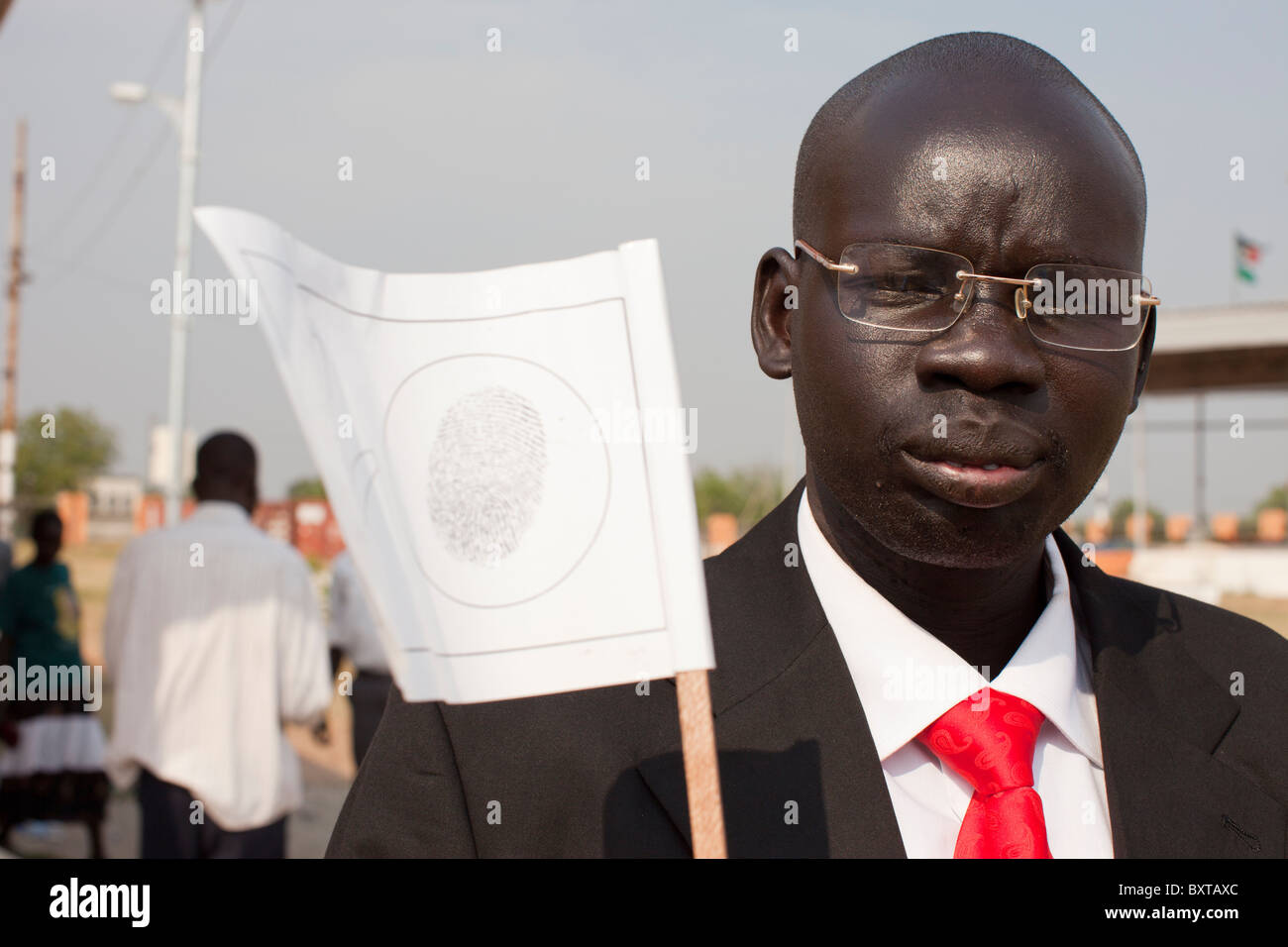 Südlichen Sudan Rückkehrer registrieren, um in der 9. Januar 2011 Referendum in der Gedenkstätte John Garang in Juba abzustimmen. Stockfoto