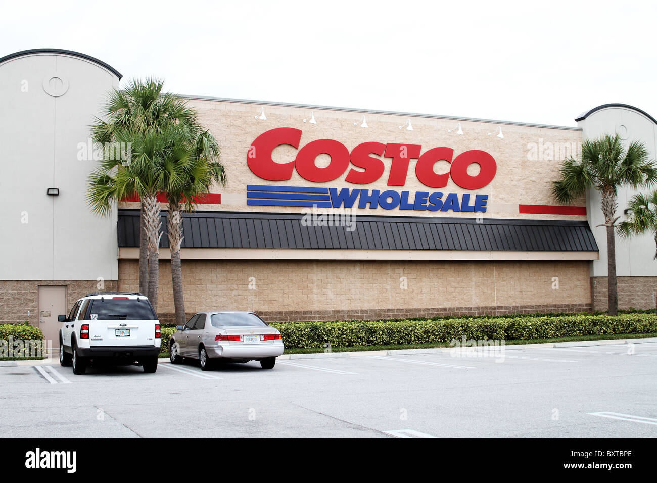 Costco Wholesale Supermarkt Warenhaus in West Palm Beach, Florida. Stockfoto