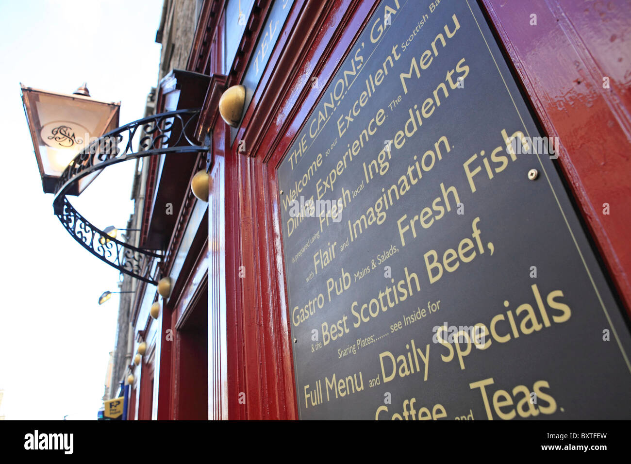 Edinburgh, die Royal Mile, Restaurants, Canons Gangart Stockfoto