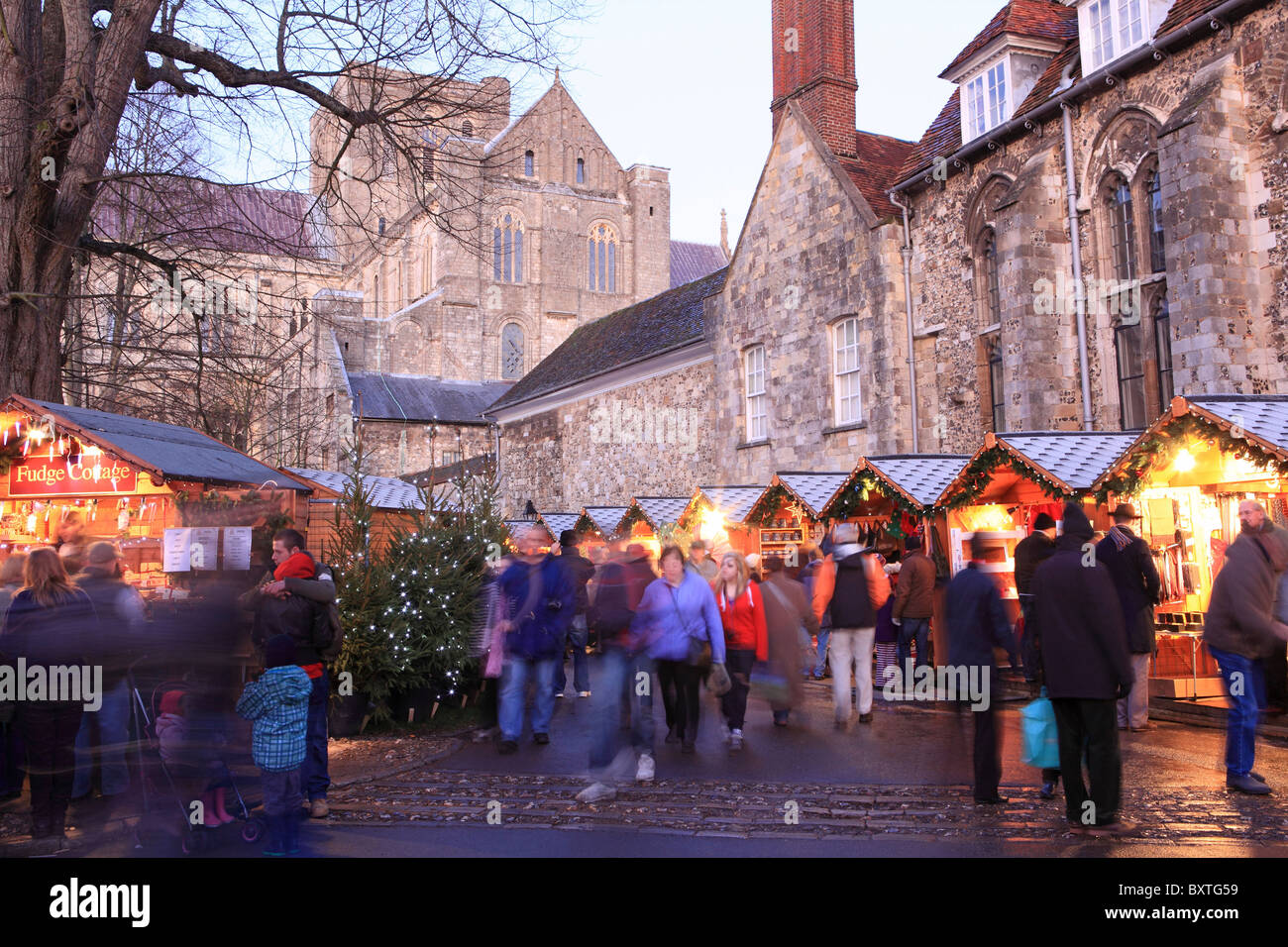 Winchester Weihnachtsmarkt, Winchester Cathedral Stockfoto