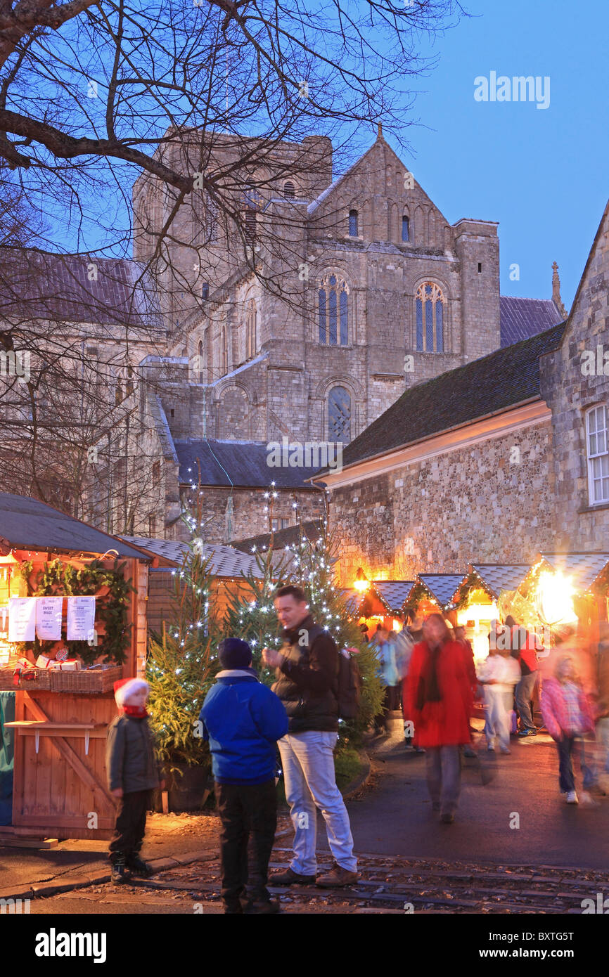 Winchester Weihnachtsmarkt, Winchester Cathedral Stockfoto