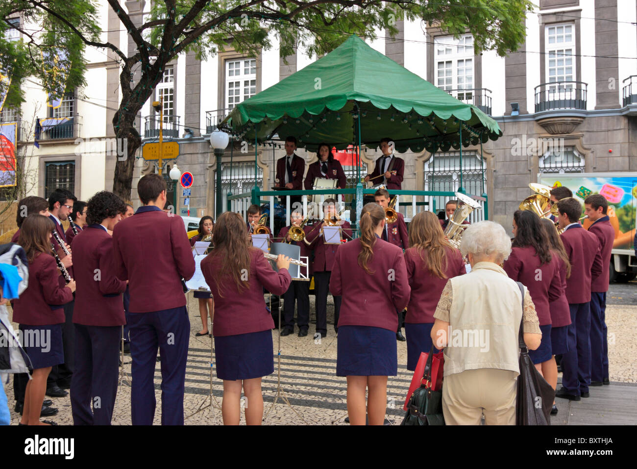 Brass Band spielt Weihnachtsthemen in Funchal, Madeira Stockfoto