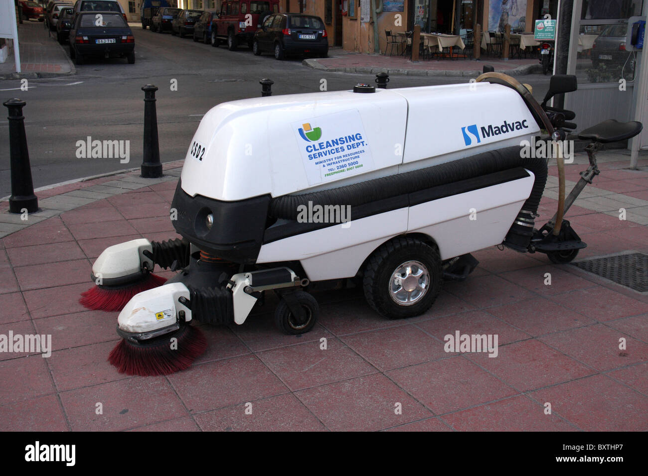 Madvac automatische mechanische Straßenreinigung maschinelle Reinigung der Straßen Stockfoto