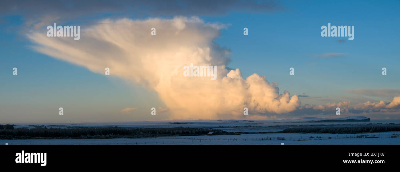 Cumulonimbus Dusche Wolke über Caithness, Schottland Stockfoto