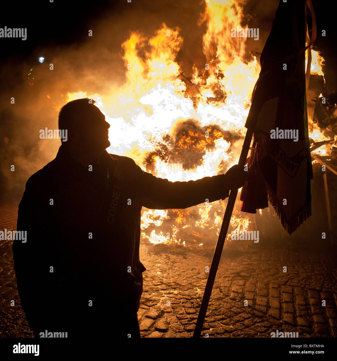 Biggar Feuer entzündet auf Hogmanay jährlich um den Jahreswechsel zu feiern Stockfoto