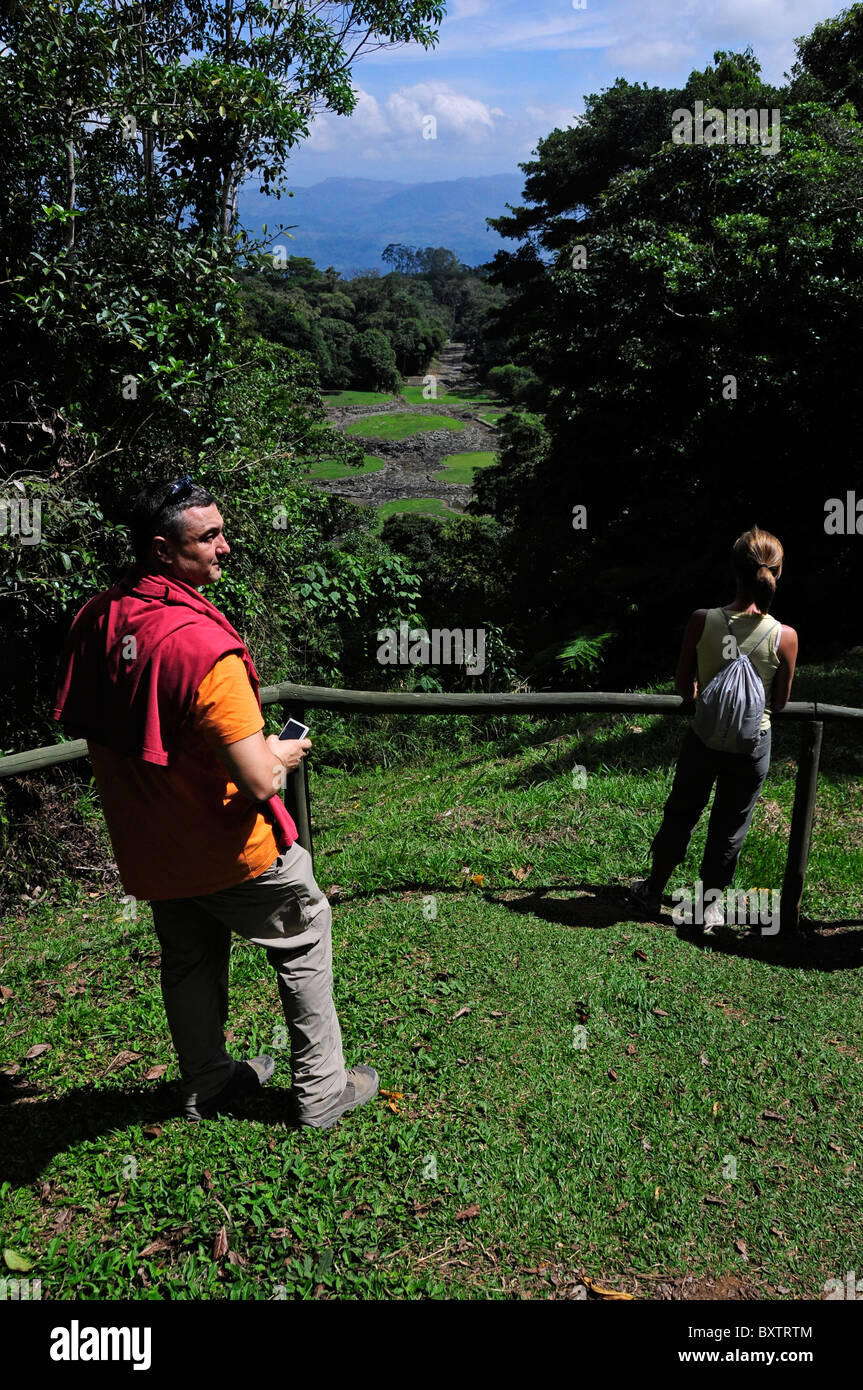 Tousirts mit Blick auf Guayabo National Monument, Provinz Cartago, Costa Rica, Mittelamerika Stockfoto