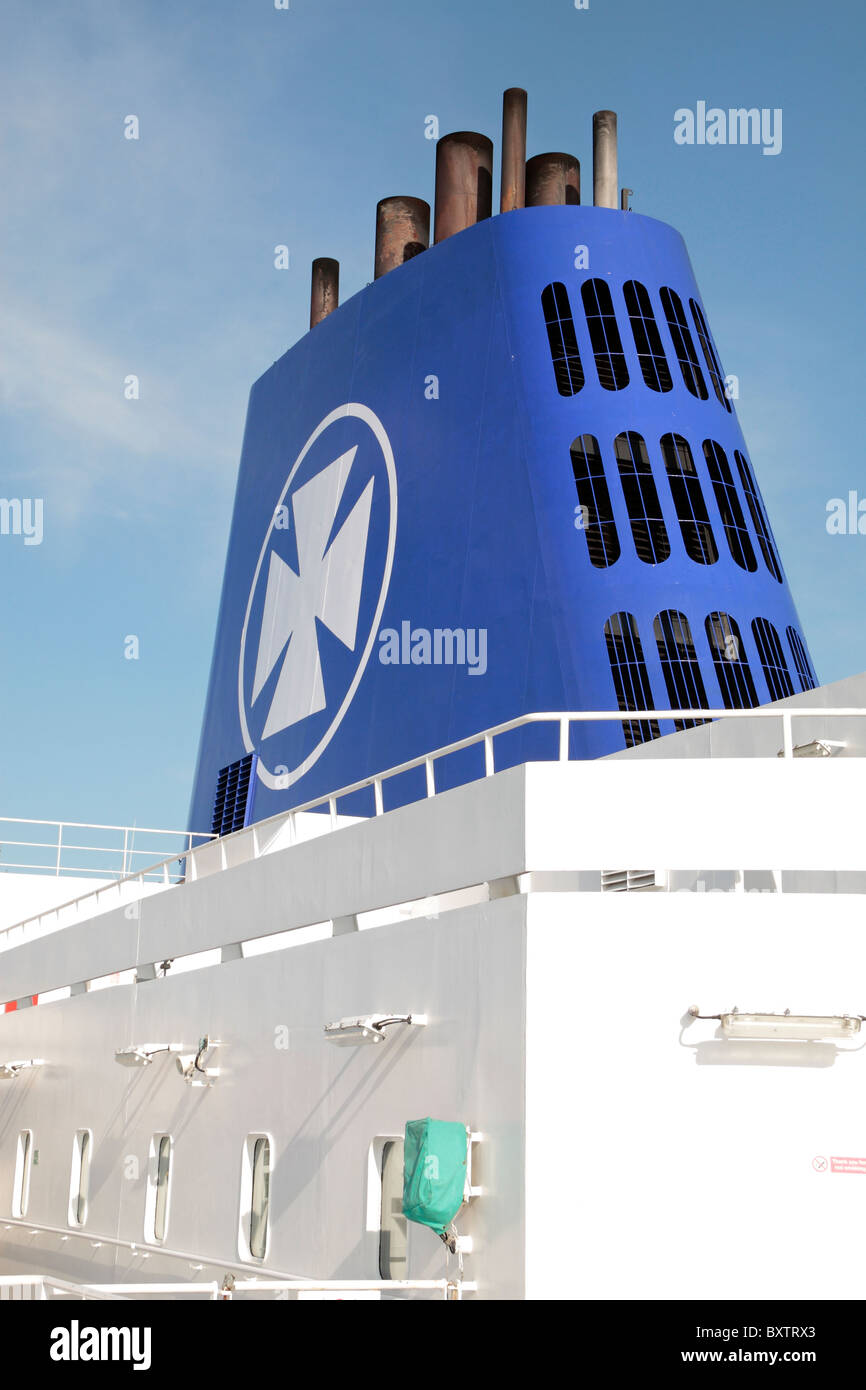 Blick auf den Trichter auf die DFDS Seaways Norfolkline Autofähre. Stockfoto