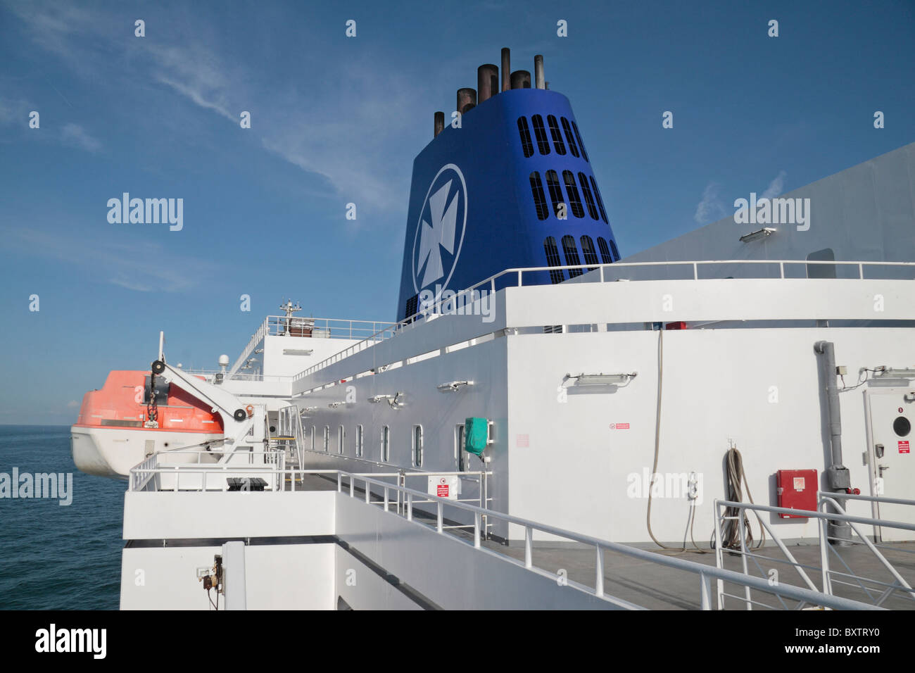 Blick auf den Trichter auf der DFDS Seaways Norfolkline Fähre. Stockfoto