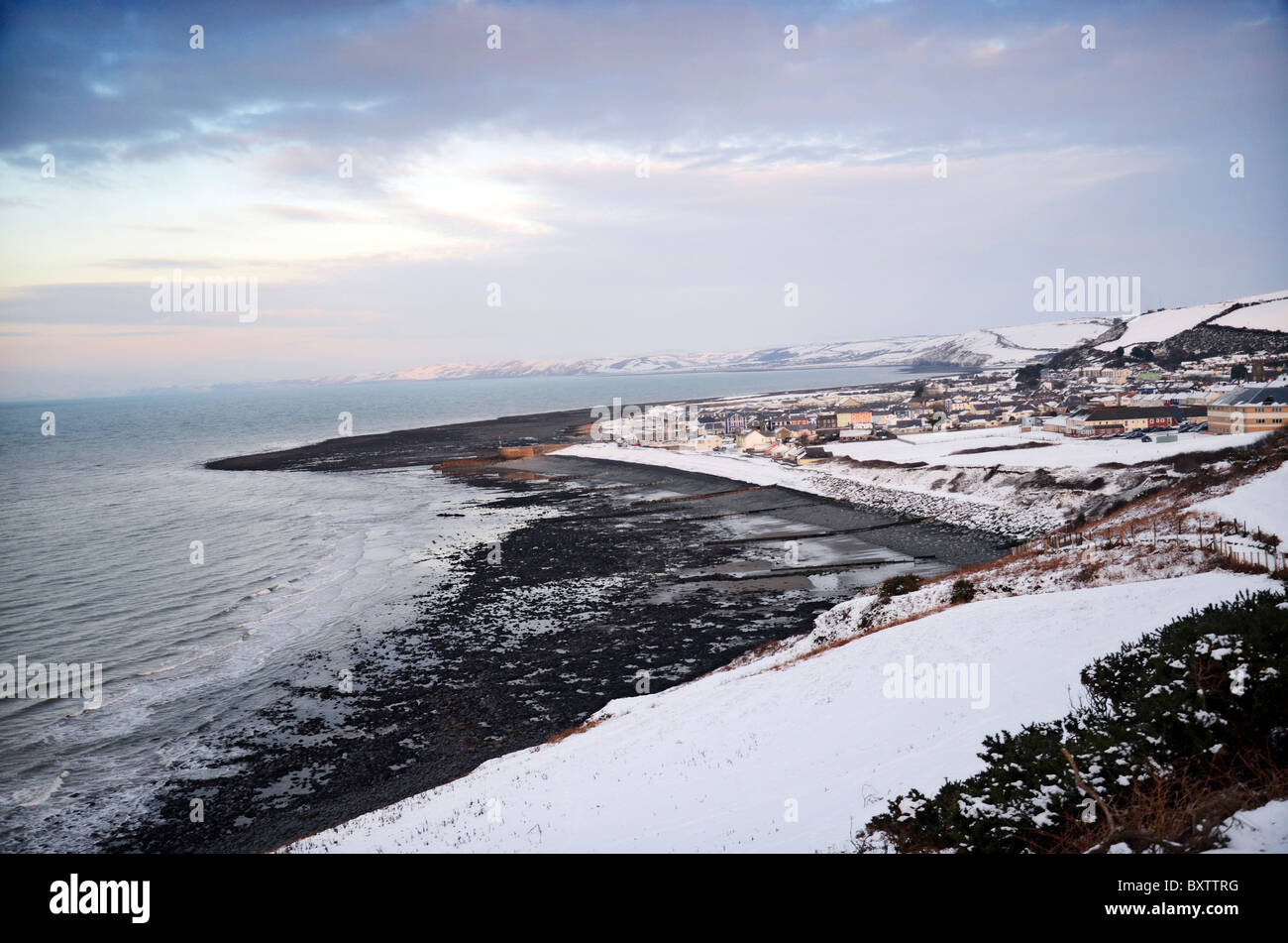 ein paar von Aberaeron in den Schnee, Blick nach Norden Stockfoto