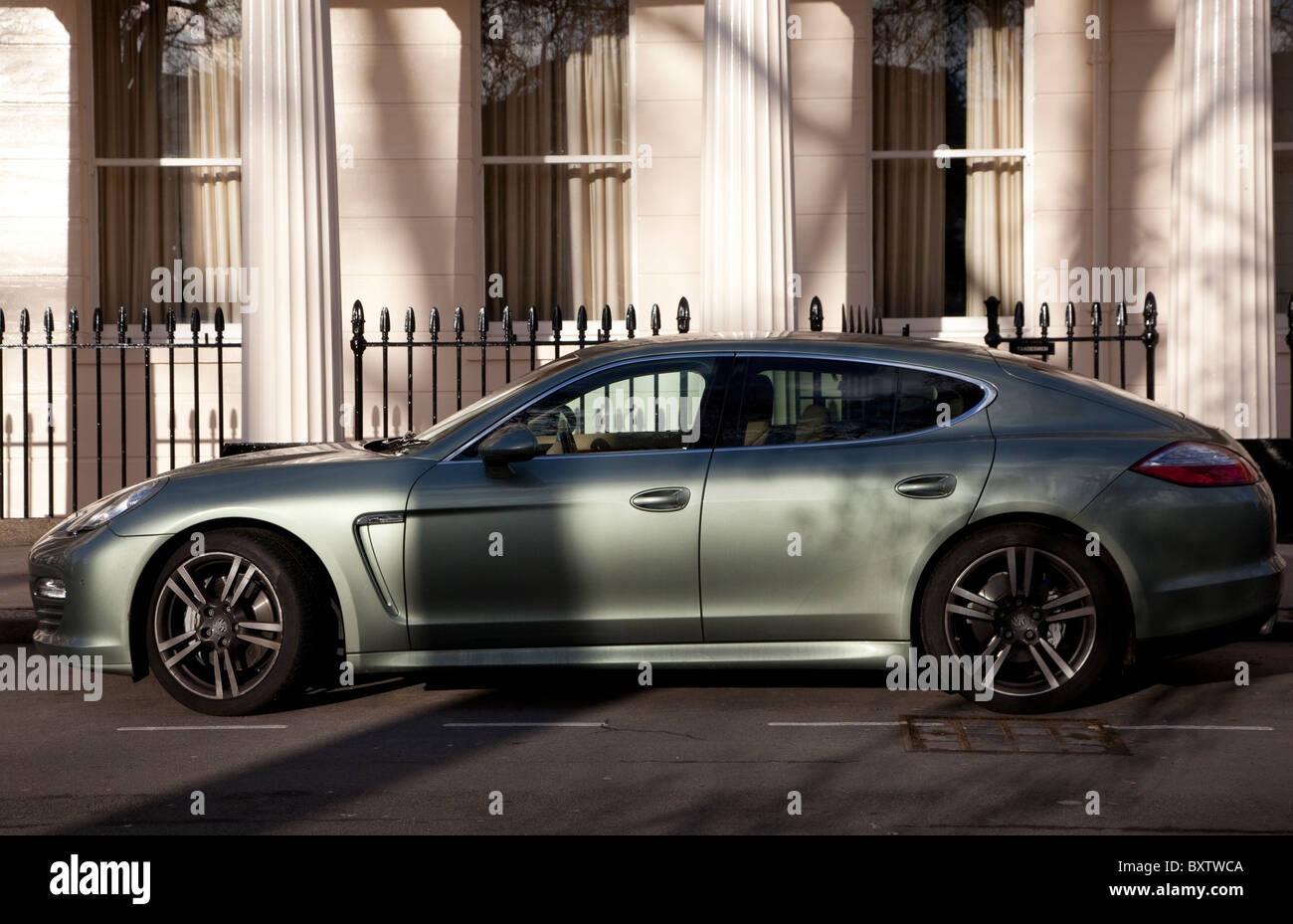 Porsche Panamera-Luxus-Sportlimousine, London Stockfoto