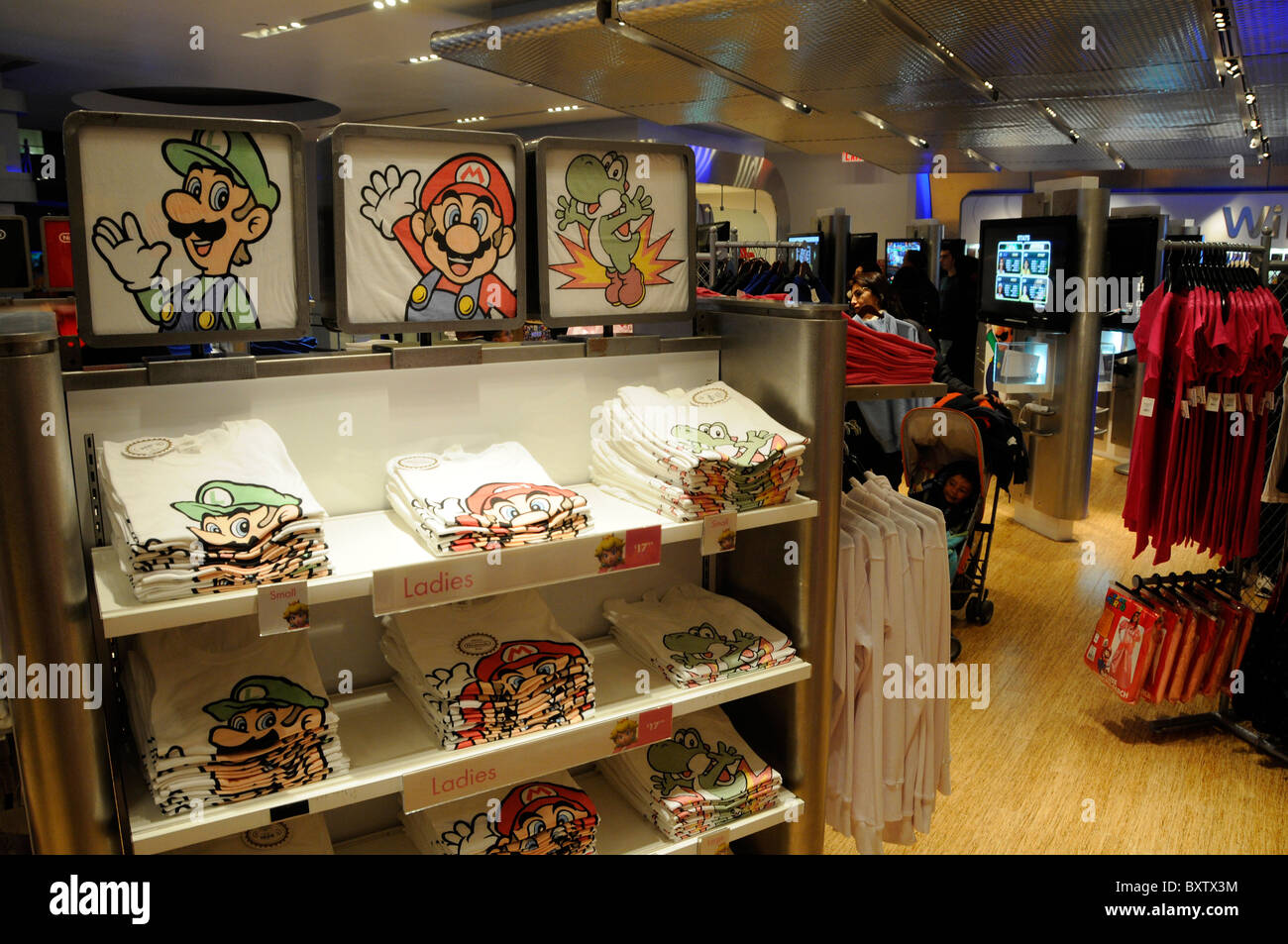 Innerhalb der "Nintendo-Store" befindet sich ein Shop für die Helden der  Nintendo Videospiele in New York, USA Stockfotografie - Alamy