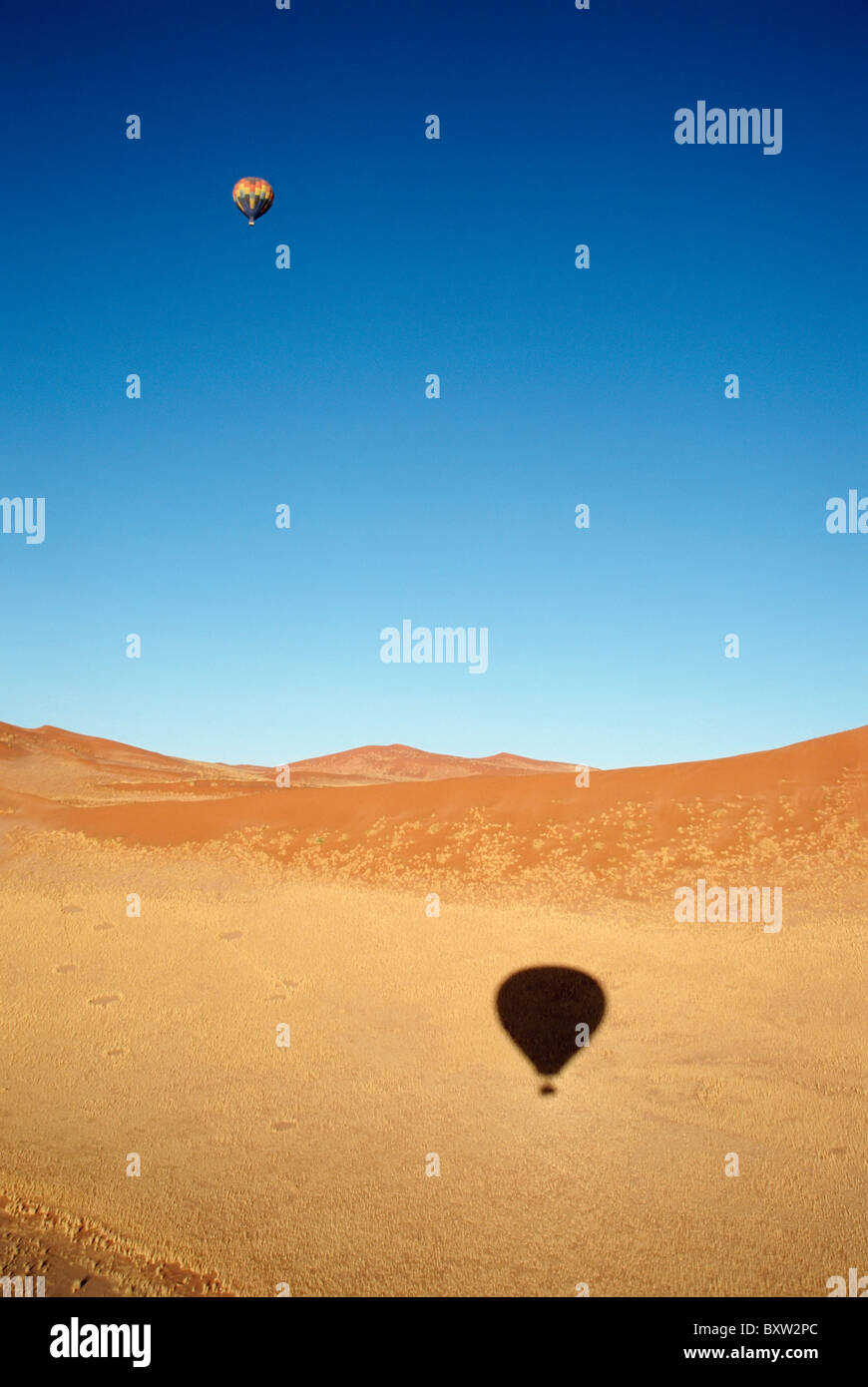 Heißluftballon über Namib Wüste Stockfoto