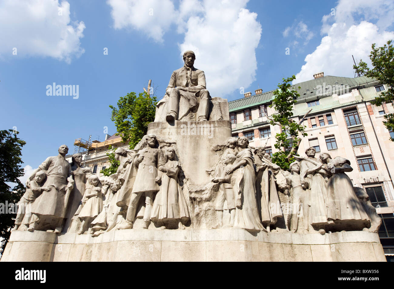 Statue des Dichters Mihaly Vörösmarty rezitieren seiner Ode an das Vaterland in Vörösmarty ter, Budapest, Ungarn Stockfoto