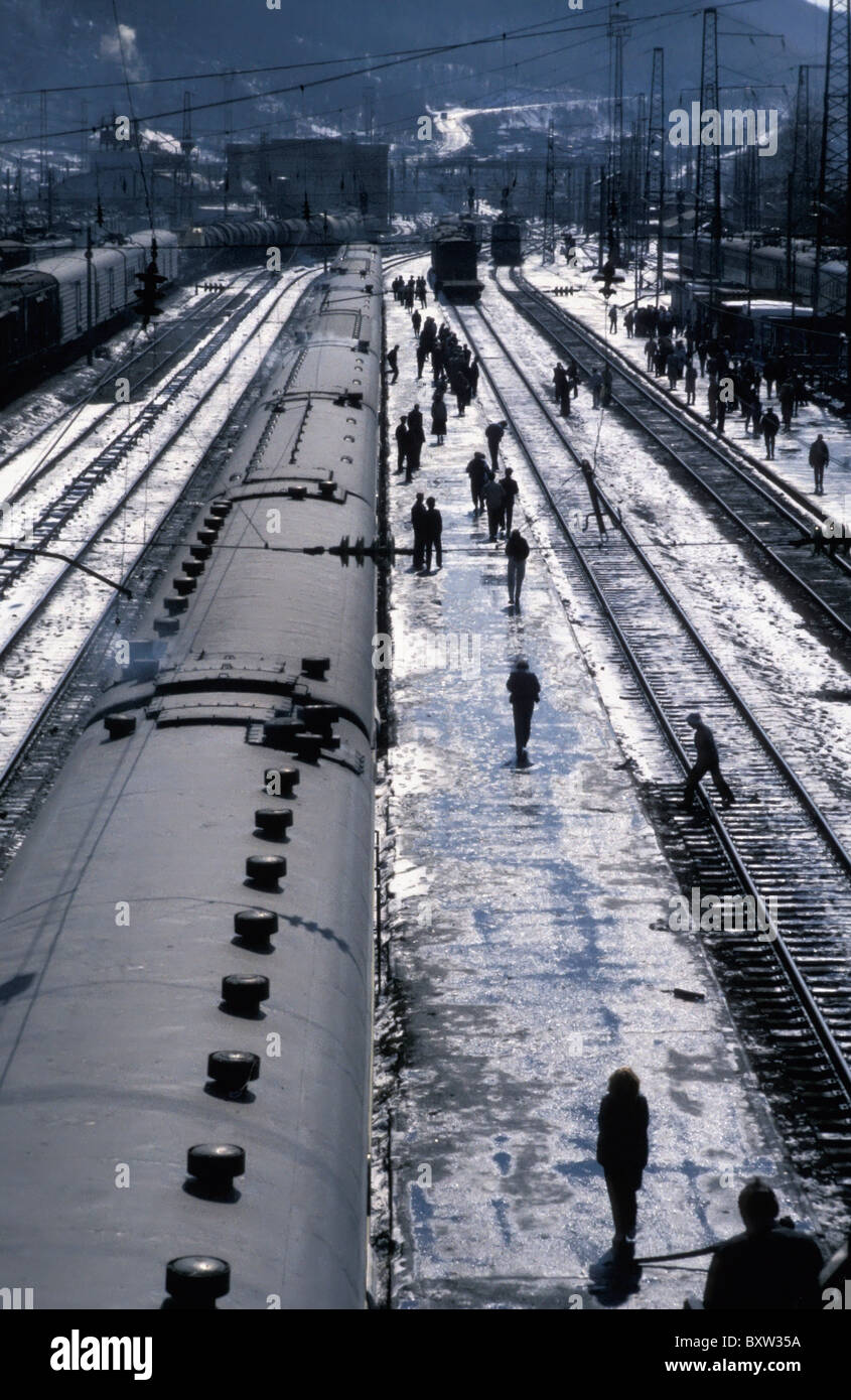 Tras transsibirischen Zug am Bahnhof, erhöhte Ansicht Stockfoto