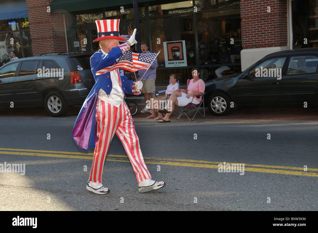 Uncle Sam hinunter die Straße Joh eine Parade in Annapolis, Maryland Stockfoto