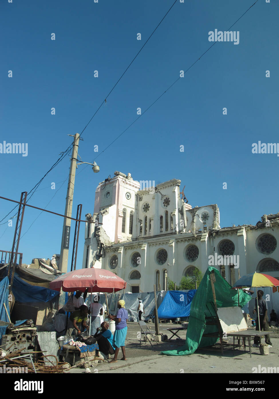 Obwohl nach wie vor überwiegend stehend, wurde die National Cathedral in dem 12. Januar 2010 Erdbeben in Port-Au-Prince, Haiti zerstört. Stockfoto