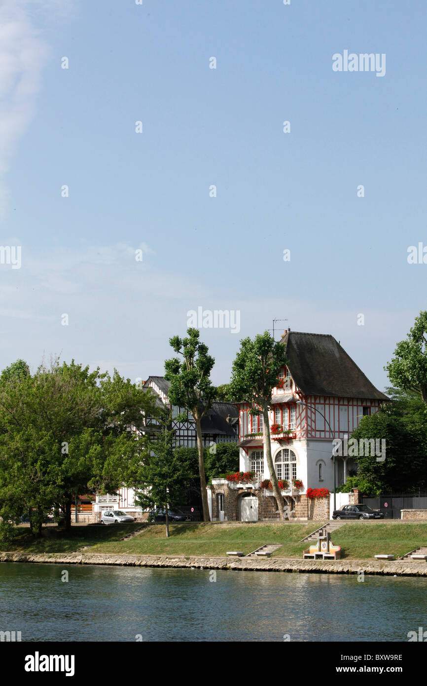 Saint-Maur-des-Fossés(94): Immobilien an den Ufern des Flusses Marne Stockfoto