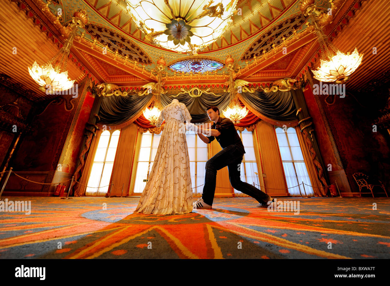 Kleid für Exzess-neue Ausstellung feiert Mode im Regency England. Eröffnung in Brighton, Sussex, Großbritannien.Bild Jim Holden - nur für redaktionelle Verwendung Stockfoto