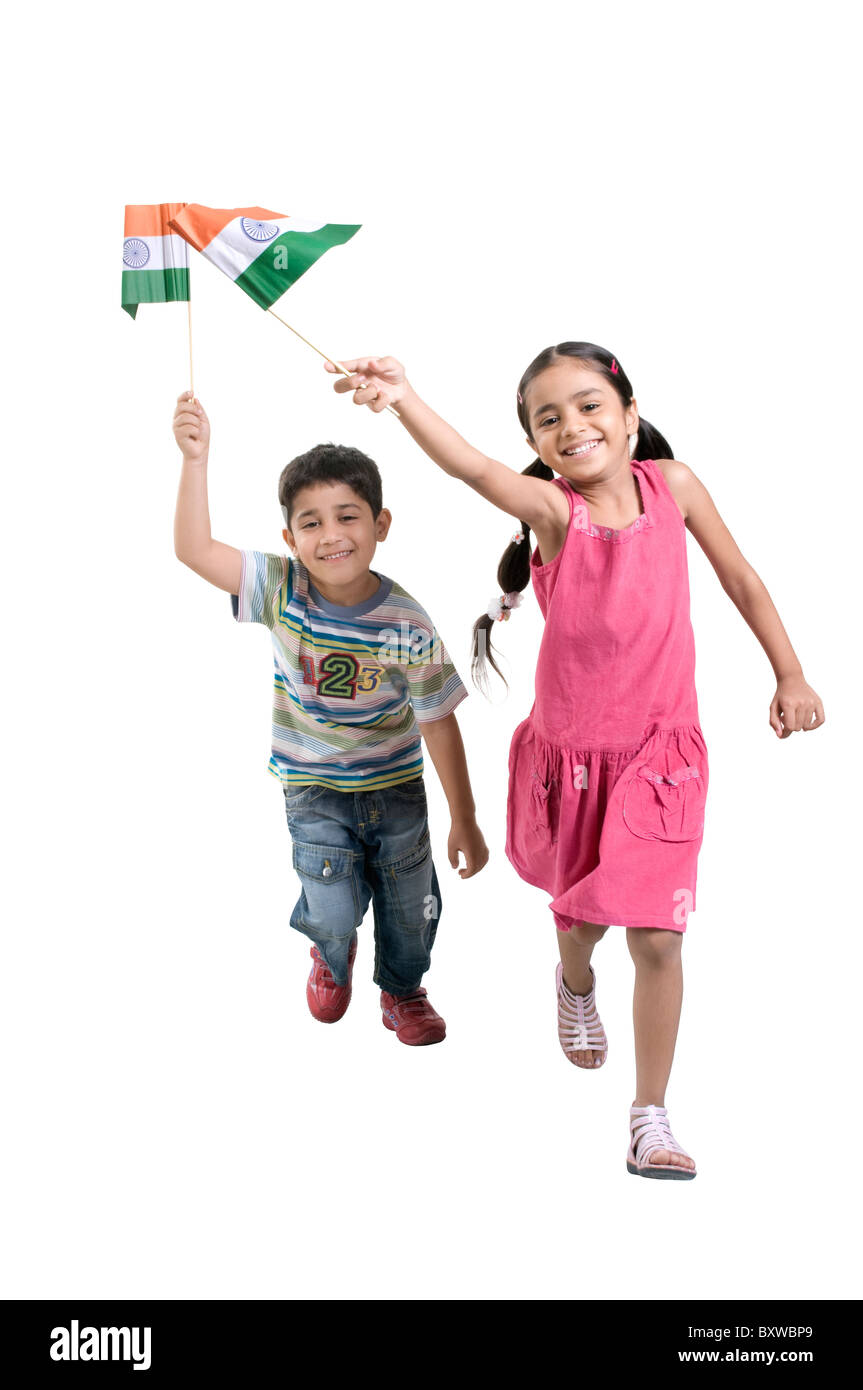 Zwei Kinder mit Flaggen Stockfoto
