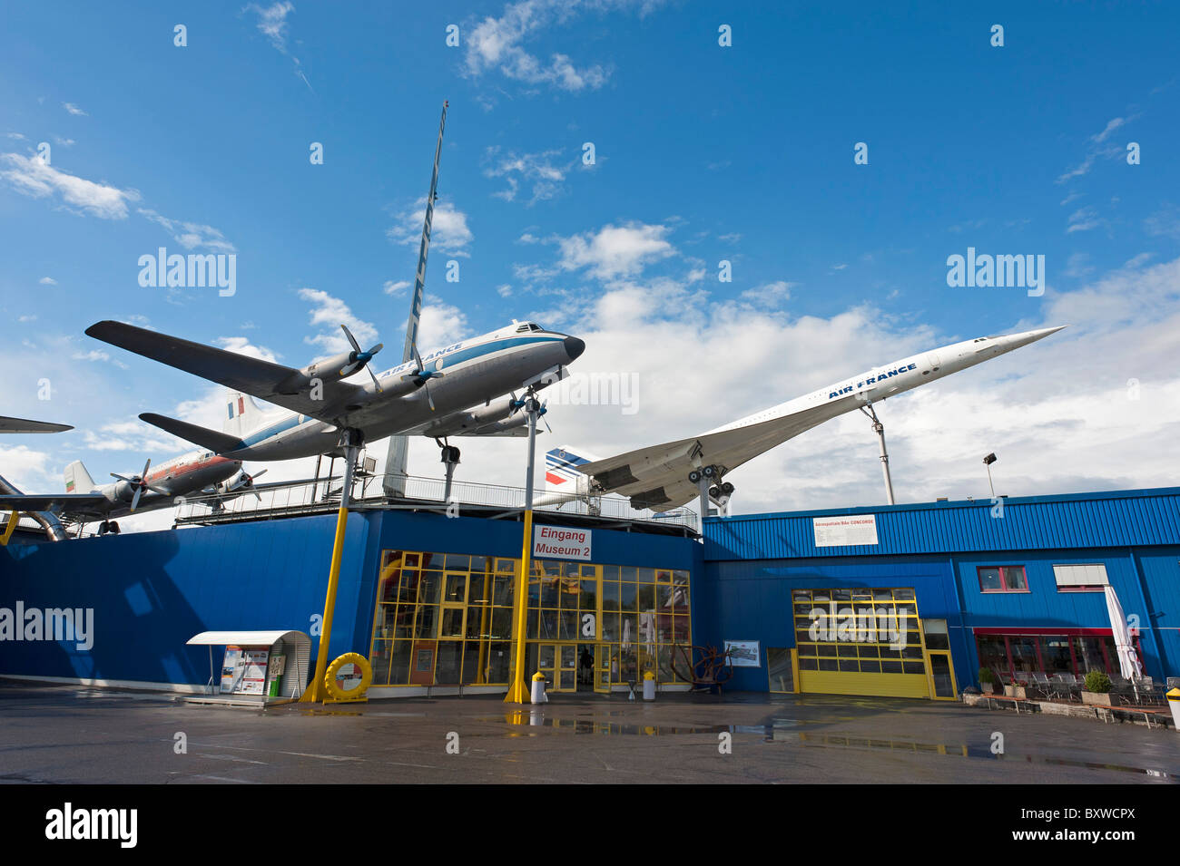 FLUGZEUGE AM AUTO UND TECHNIK MUSEUM SINSHEIM BADEN-WÜRTTEMBERG DEUTSCHLAND Stockfoto