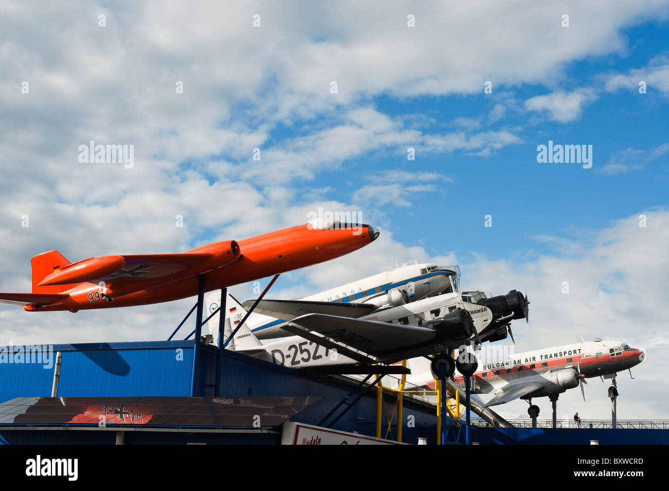 FLUGZEUGE AM AUTO UND TECHNIK MUSEUM SINSHEIM BADEN-WÜRTTEMBERG DEUTSCHLAND Stockfoto
