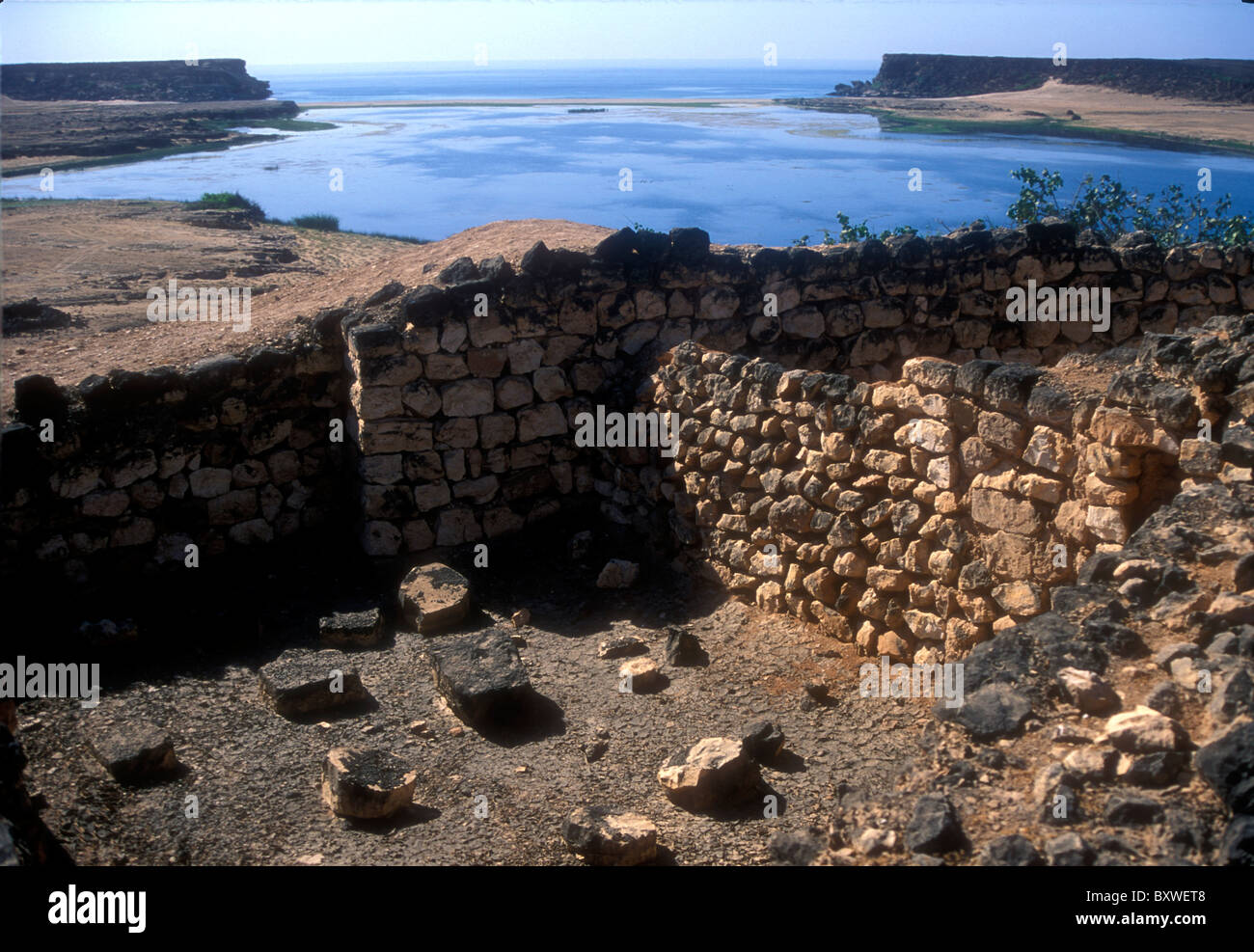 Lagergrube in Sumhuram, alter Hafen für den Export von Weihrauch. Dhofar, Oman Stockfoto