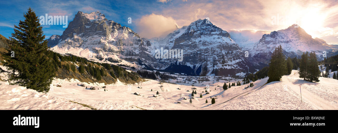 Alpine Pisten mit Blick auf das Wetterhorn (links). Schweizer Alpen, Schweiz Stockfoto