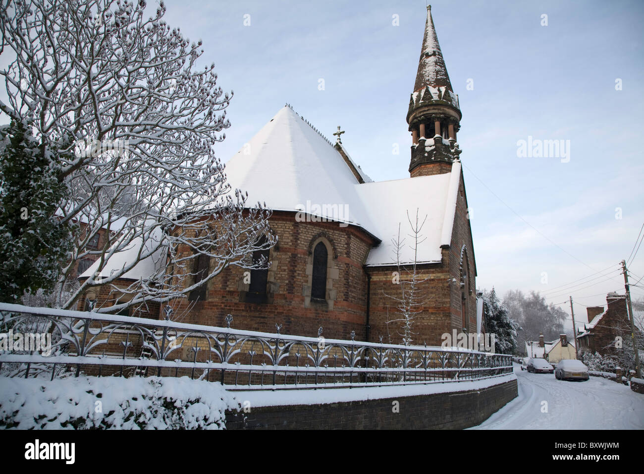 Kirche in England im Winter. Stockfoto