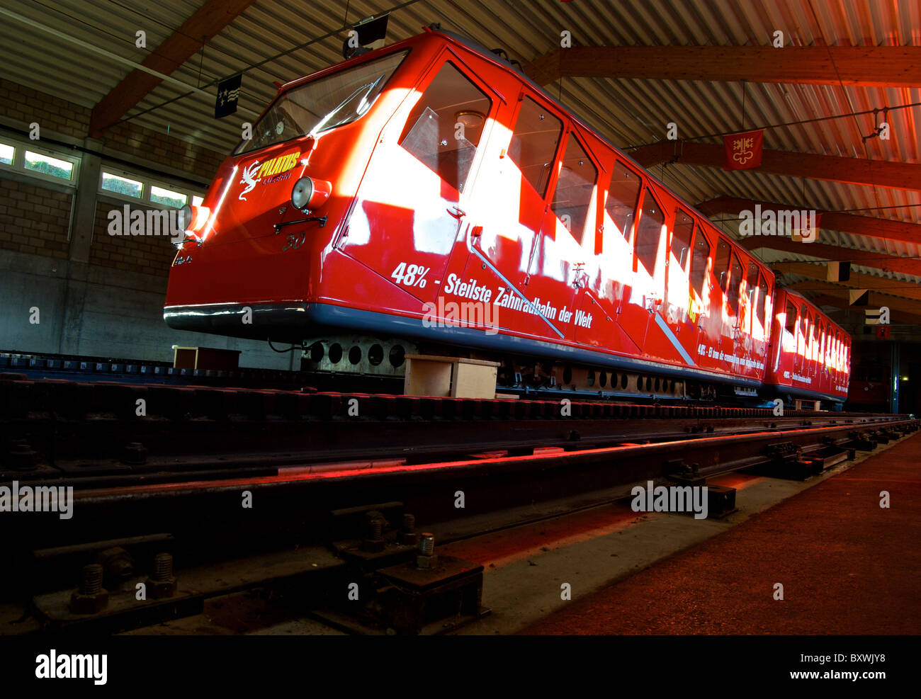 Berg Pilatus Bahn Eisenbahn Wartung Alpnachstadt Bahnhof der Schweiz elektrische horizontale Zahnrad Schiene Auto bauen Stockfoto