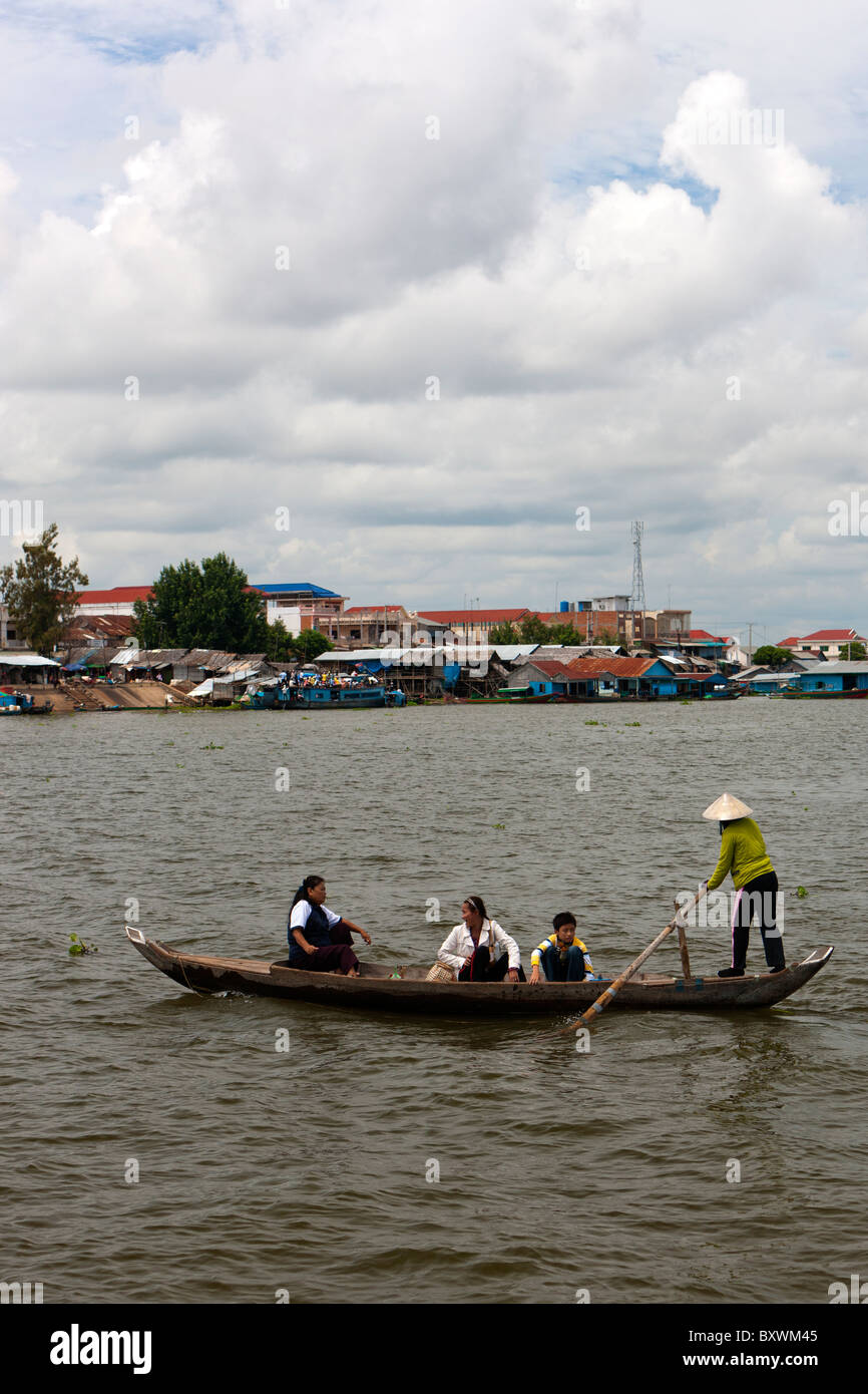 Vietnamesische Boat People am Tonle Sap Fluss. Kambodscha. Indochina. Südost-Asien. Stockfoto
