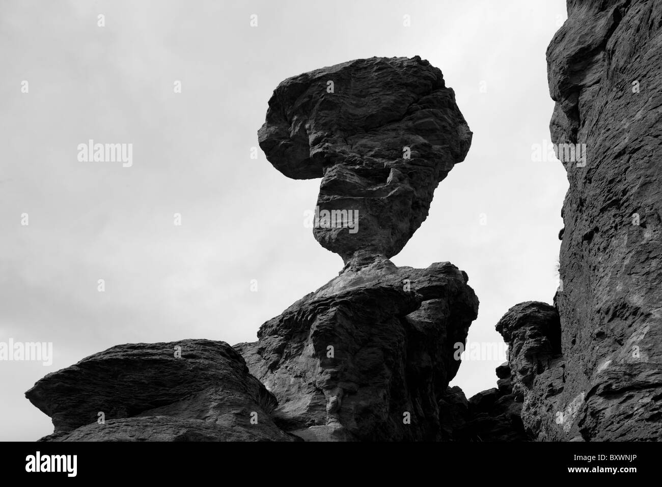 Balanced Rock State Park, erodiert Basalt Turm Felsformation auf bedeckt, Buhl, Idaho, USA Frühling Nachmittag Stockfoto