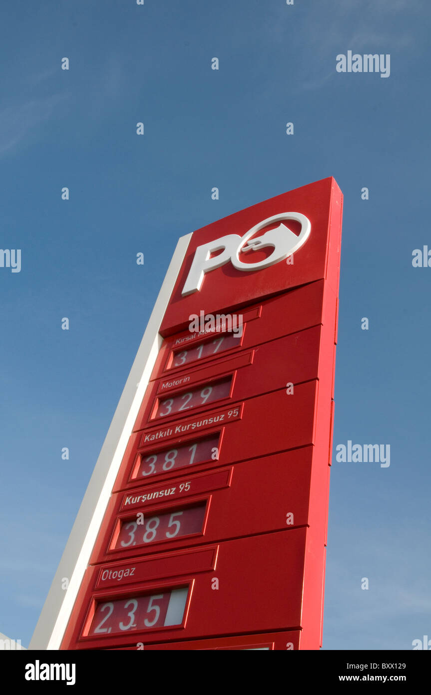 Petrol Ofisi PO Benzin Öle Gas Öl Station Türkei Bahnhof Dienstleistungsmarke pumpt Türkisch Stockfoto