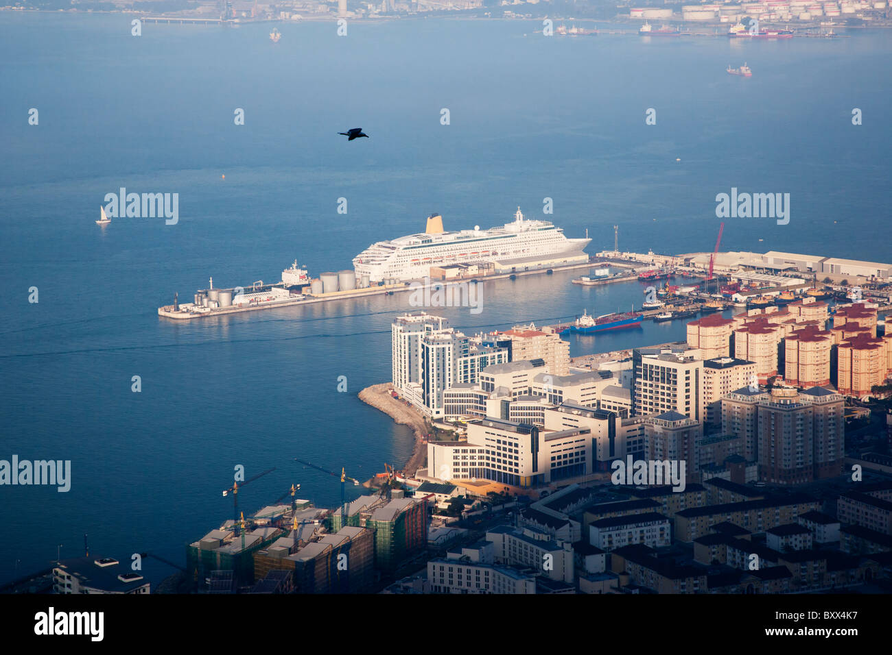Stadt und Hafen Blick vom "Top of the Rock" Gibraltar Stockfoto