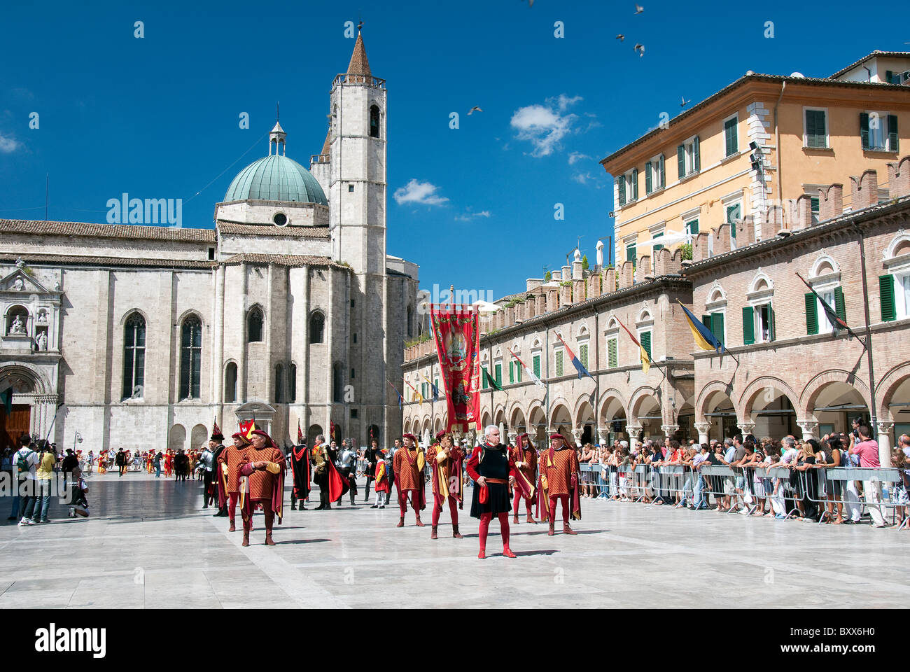 Das Festival von Quintana in Piazza del Popolo, Ascoli Piceno, Le Marken Stockfoto