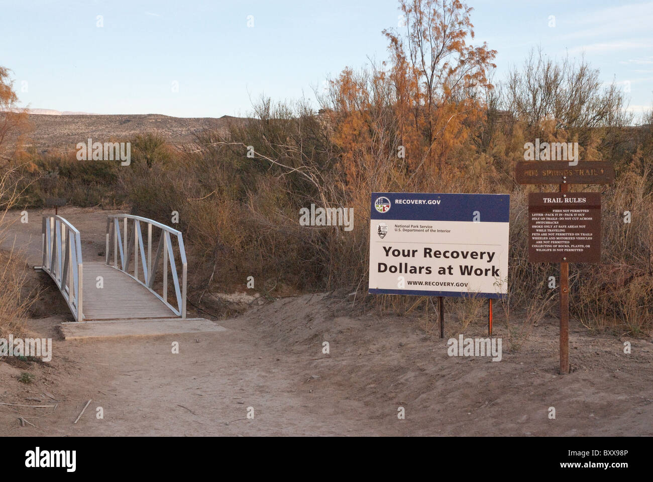 Zeichen beschreibt Umfang der Bundesrepublik Reiz Geld verwendet auf Reparatur Brückenprojekt im Big Bend National Park in weit West-Texas, USA Stockfoto