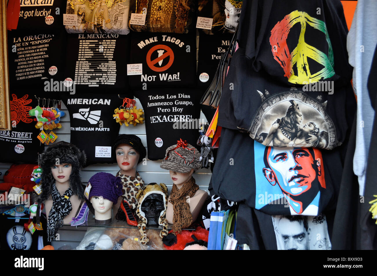 Barack Obama-Kampagne Porträt Farben auf t-Shirt, beliebte Symbole des 21. Jahrhunderts auf den Verkauf in Olvera Street, Downtown LA. Stockfoto