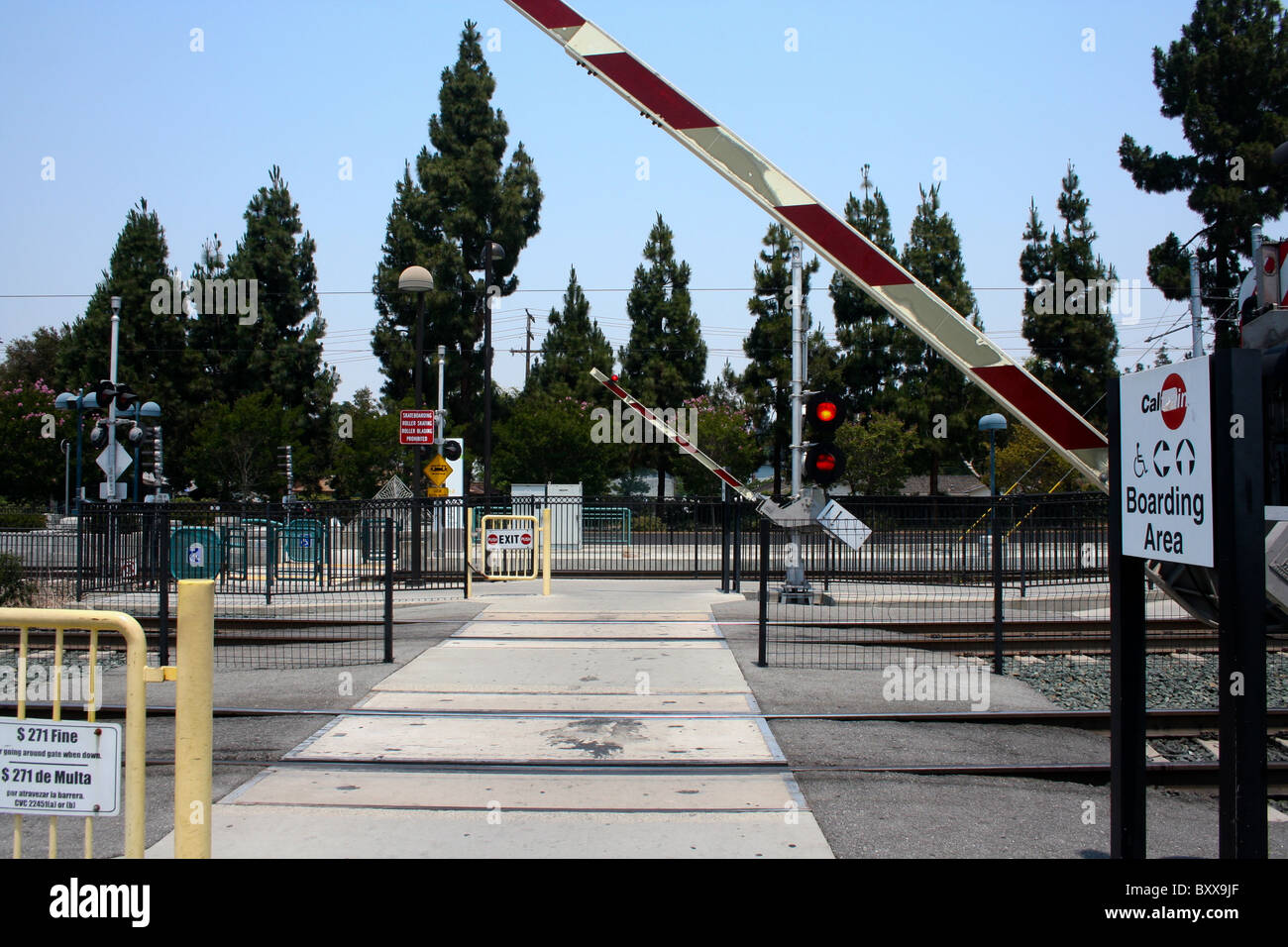 Caltrain Grade Fußgängerüberweg, Mountain View Kalifornien Stockfoto