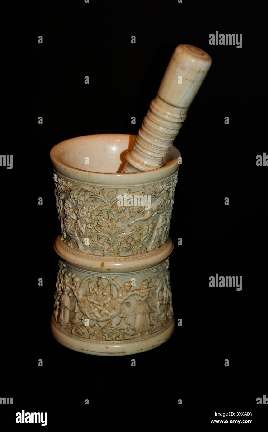 Tamil Nadu Indien indische 1775 Gottes Liebe Kama Elefant Elfenbein Jack Wheel Horse Wurf weiblichen Akrobaten Stockfoto