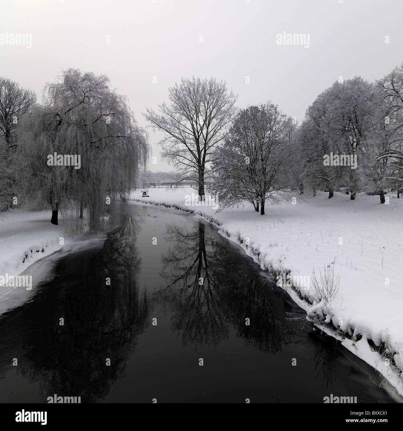 Fluss noch Schnee Szene Deutschland Stockfoto