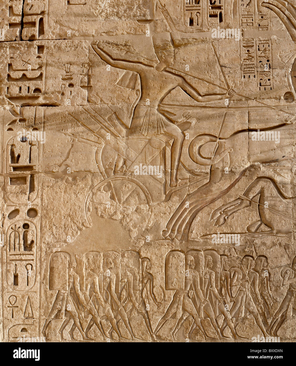 Linderung von Ramses III Jagd in Sümpfen auf Rückseite des ersten Pylon in Medinet Habu, Westbank, Luxor, Ägypten Stockfoto