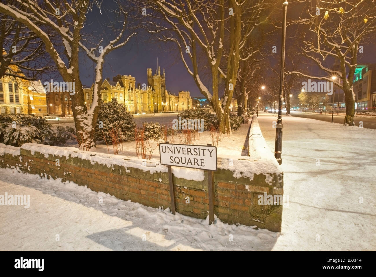 Queens University Belfast, eroberte während Schnee fallen. Co Antrim, Nordirland. Stockfoto