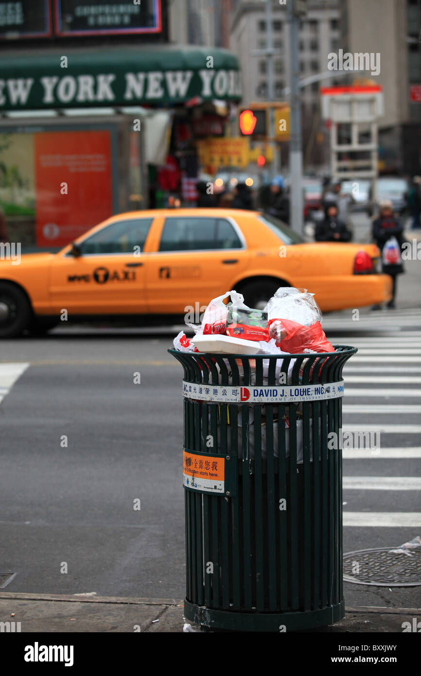 Mülleimer New York Stockfotos und -bilder Kaufen - Alamy