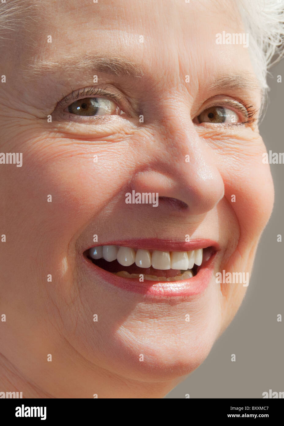 Nahaufnahme von senior lächelnde Frau Stockfoto