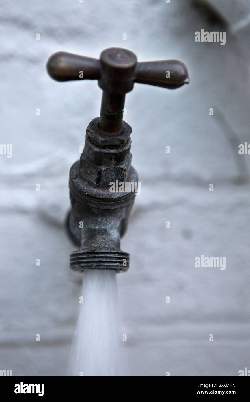 Running Garten Wasserhahn. Stockfoto