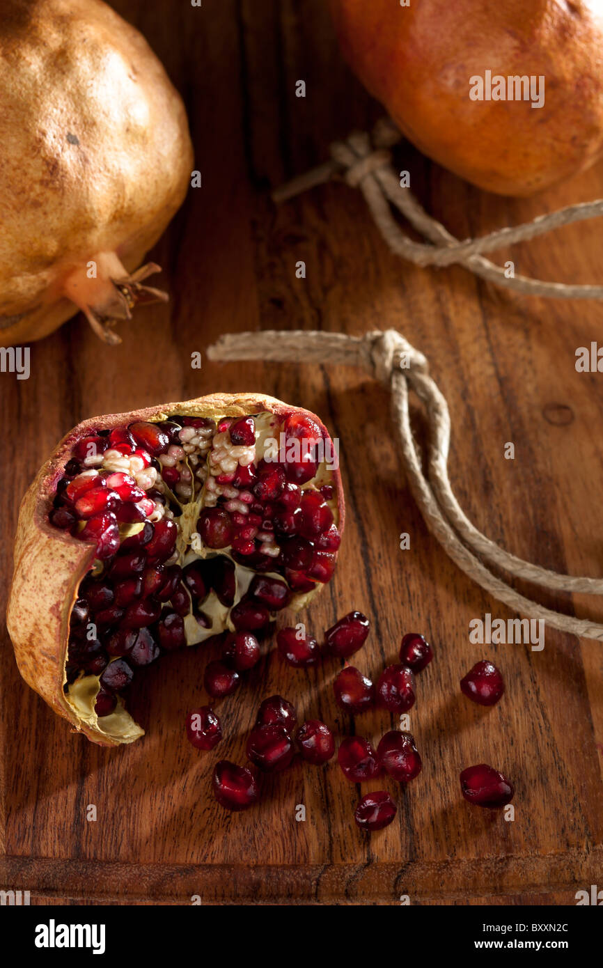 Granatapfel mit Samen Stockfoto