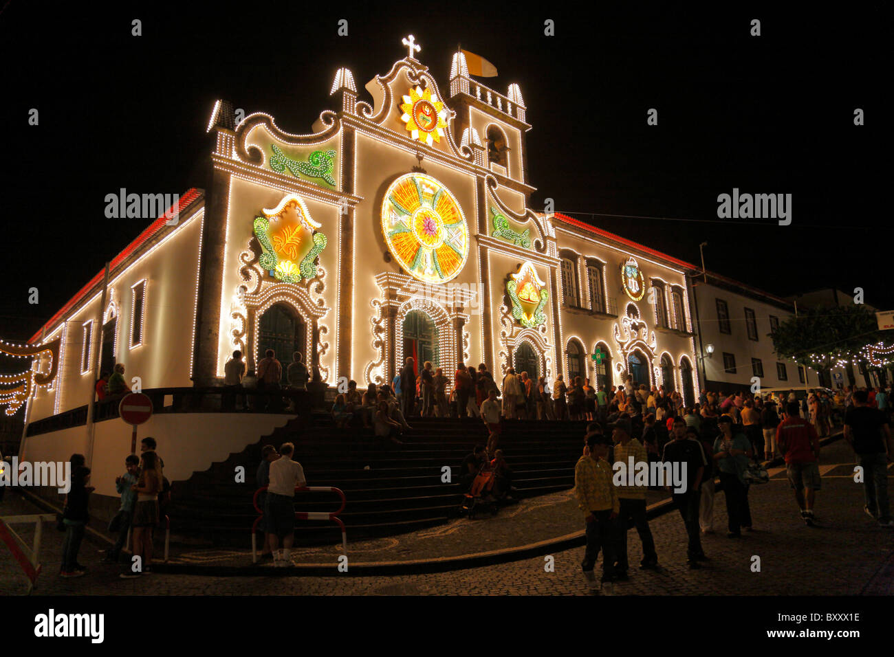 Die Kirche des Heiligen Geistes während des Senhor Bom Jesus da Pedra Fest in Vila Franca do Campo, Insel Sao Miguel, Azoren. Stockfoto