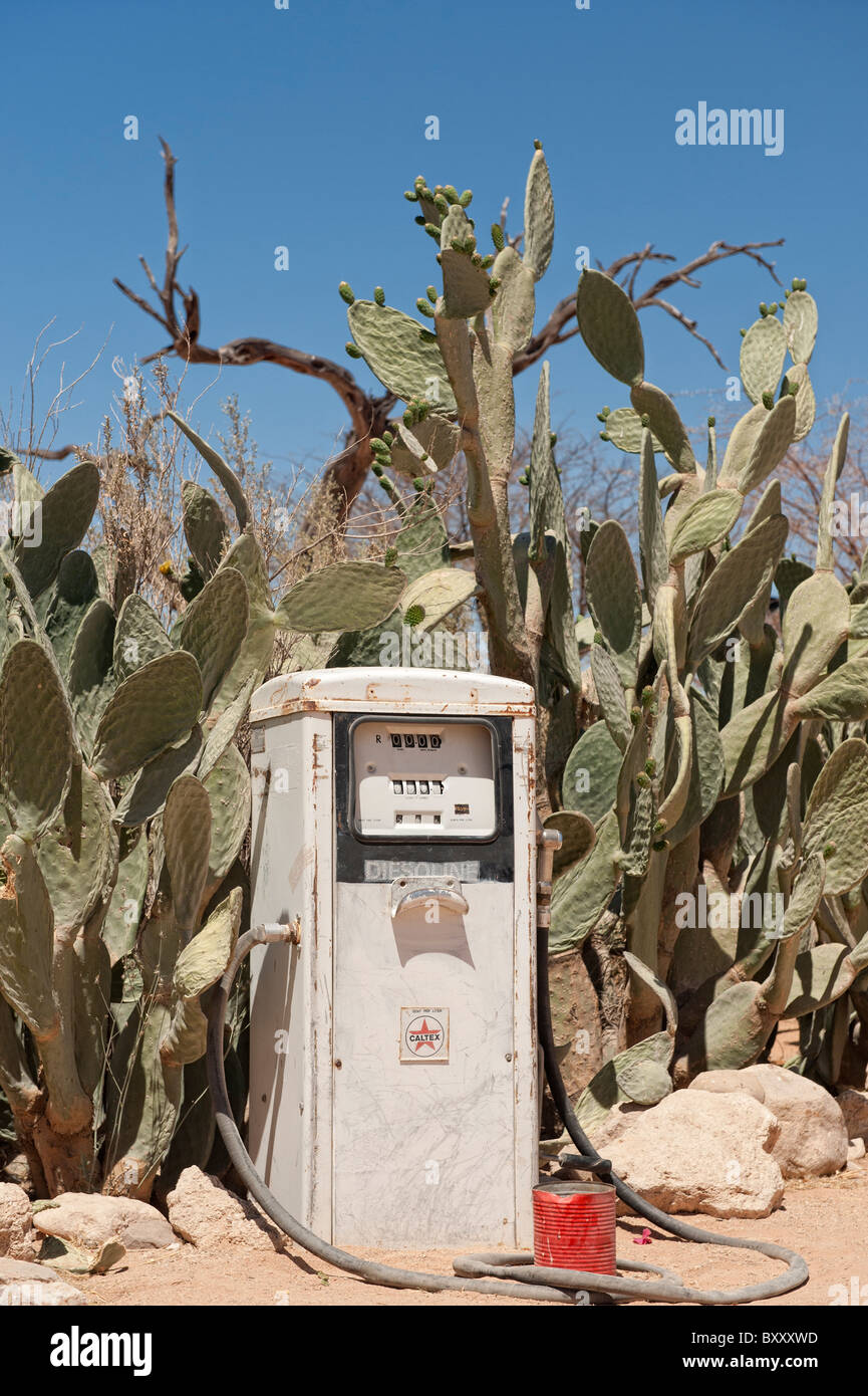 Caltex-Marke Diesel Kraftstoffpumpe funktionieren, beschriftet "Diesellampen", Solitaire, Namibia, 2009. Stockfoto