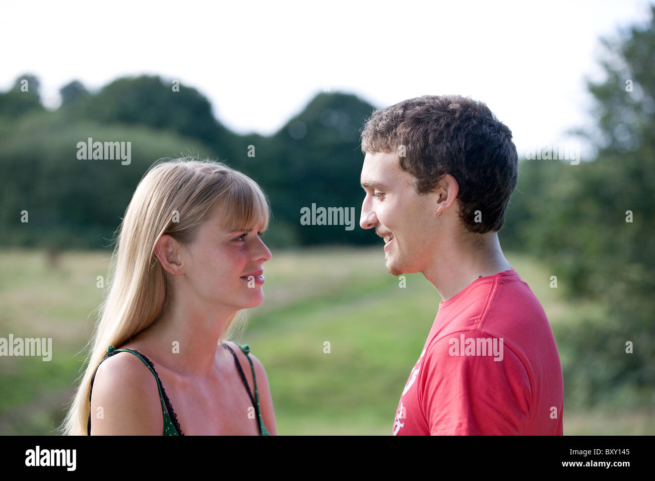 Manner flirten lacheln